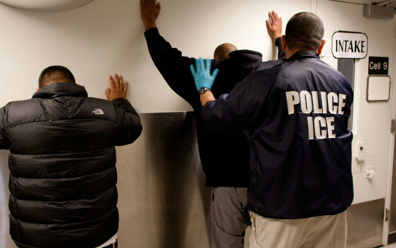 ¿Qué es lo que pasa cuando ICE detiene a un migrante?