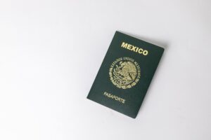 ¿Cómo tramitar mi pasaporte mexicano en Estados Unidos por primera vez?